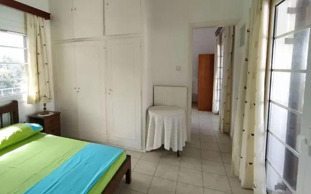 ALEXANDRA, 1 min walk to Magazia beach