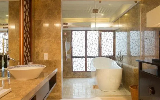 Zhuhai Yinzuo Jingpin Hotel