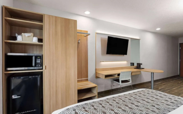 Microtel Inns And Suites Zephyrhills