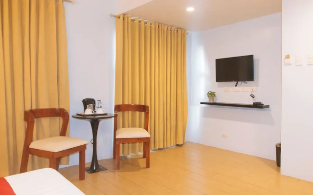RedDoorz at LuxeLite Suites Makati