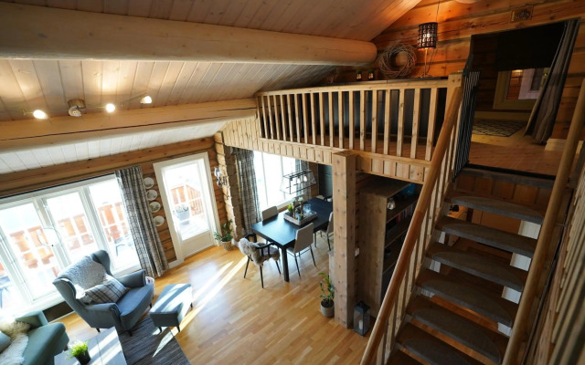 Lake View Apartment with loft