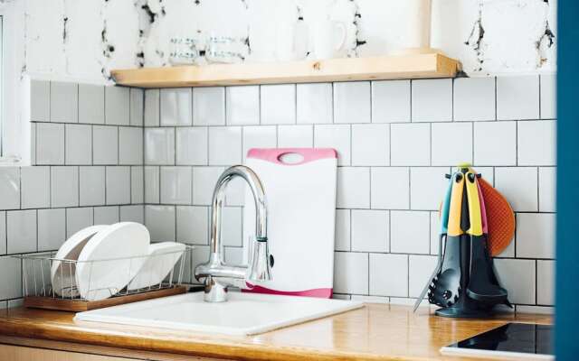 Hoclack Rooftop Moonlight