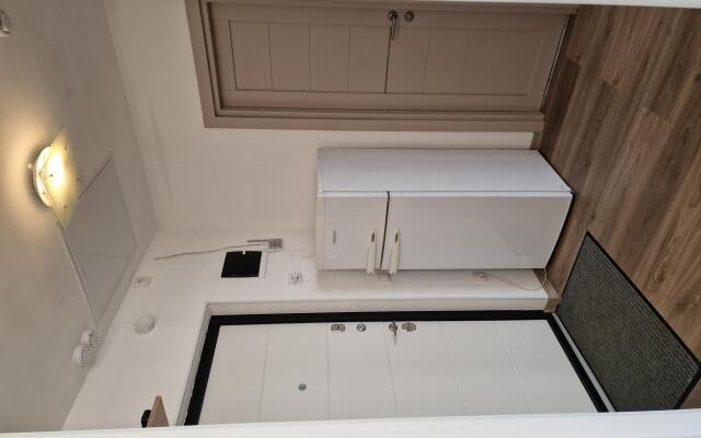 As a house for Contemporaries 17k1
