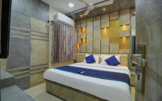 OYO 15442 Mahalakshmi Service Apartments