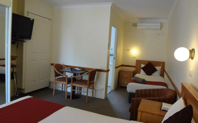 The 3 Explorers Motel – Guest Rooms – Katoomba