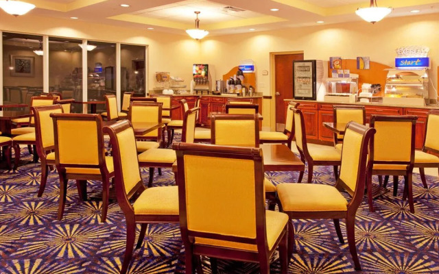 Holiday Inn Express Hotel & Suites Brooksville-I-75