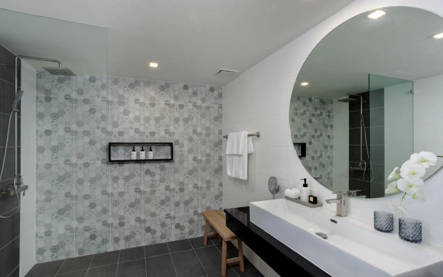 Anona Beachfront Phuket Resort