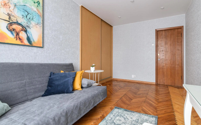 Sutki Rent (Сутки Рент) с видом на набережную канала Грибоедова