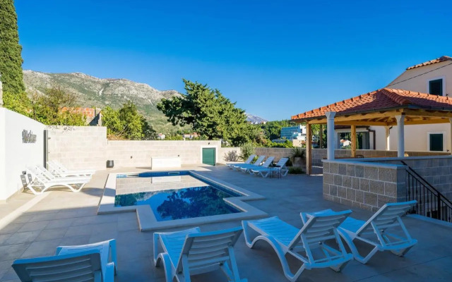 Residence & Pool Villa Schwarz Suites