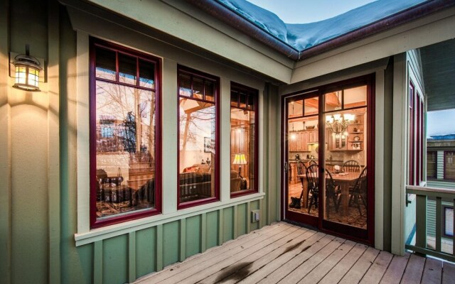 Coopers Collection 13 - Lowell Avenue Getaway