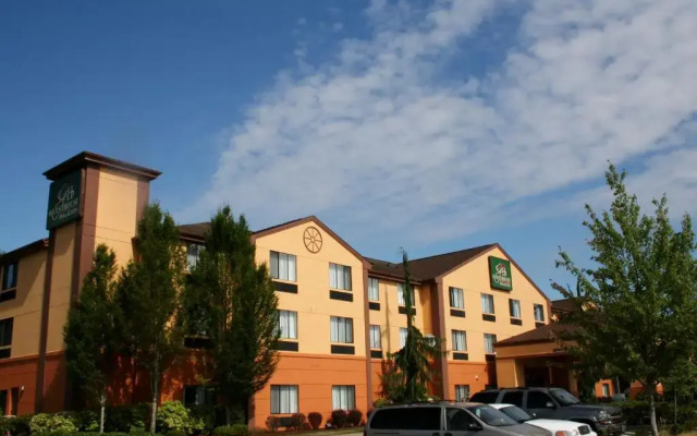 Evergreen Inn and Suites