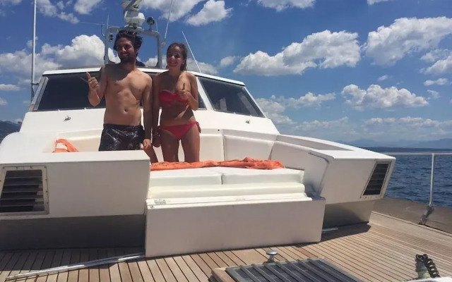 Akhir Cruise Charter