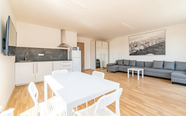 Penthouse with panoramic city view in Elite Rezidence