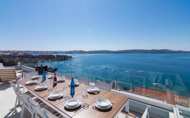 Seafront Luxury Apartments Fun