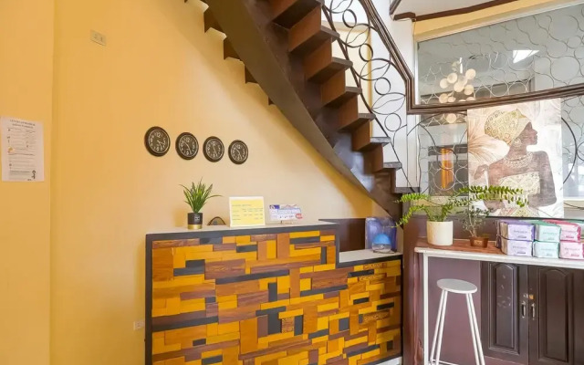 OYO 759 Royal South Garden Suites