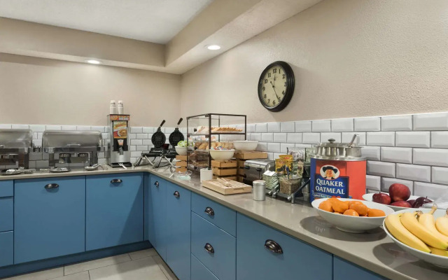 Country Inn & Suites by Radisson, Ankeny, IA