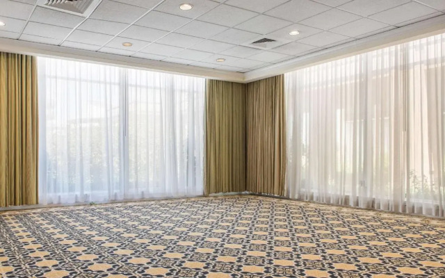 Clarion Hotel Airport