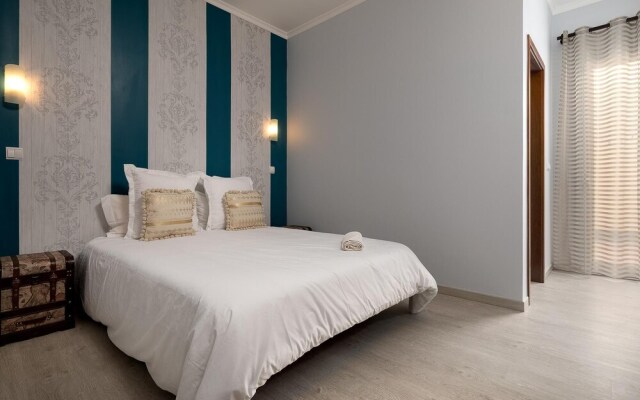 Quarto completamente remodelado e com vista mar.