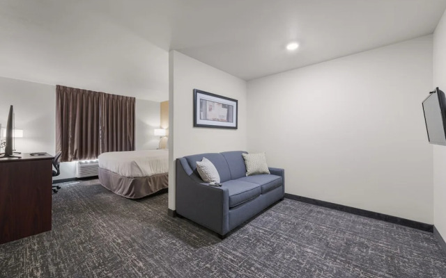Cobblestone Hotel & Suites - Newport