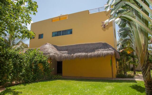 Beautiful Private Villa for 16 PAX with garden, BBQ and pool, Playa del Carmen