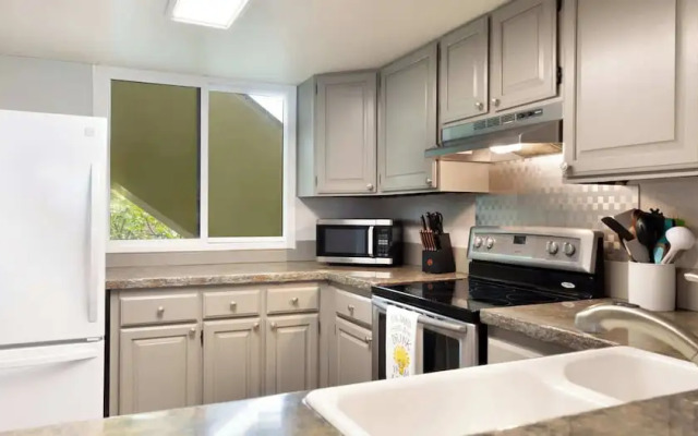 Oceanfront Condo 117 in Kailua-kona