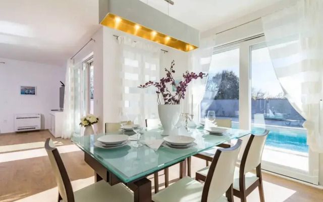 Beautiful Villa With Swimming-pool in Pula Croatia