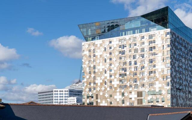 MAEVELA Apartments - Cube View City Centre Apartment - With Balcony View of The Cube - PS4 & Smart TV's