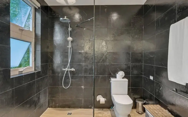 Luxurious 8-bedroom Dreamy Villa