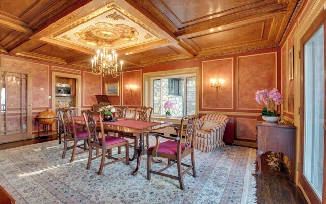 Hot Tub & Mtn Views: Expansive Hazleton Retreat