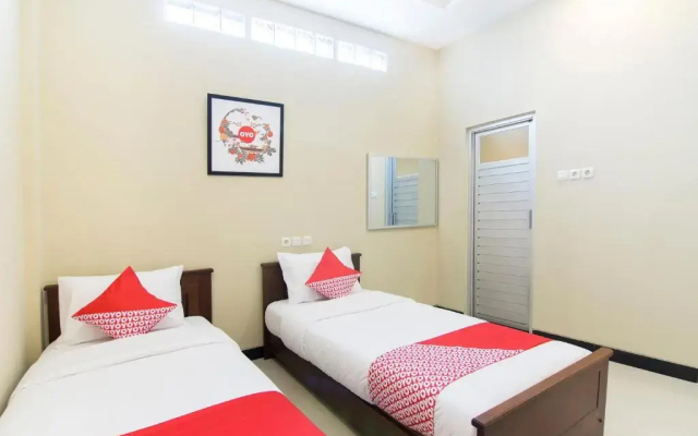 Super OYO 890 Dewi Fortuna Guest House