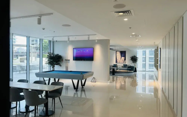 StoneTree - Luxurious 1 BR with Private Beach Access