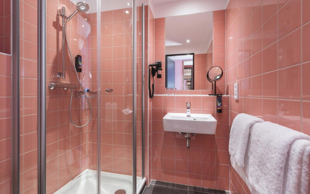 ibis Saint Quentin En Yvelines Velodrome