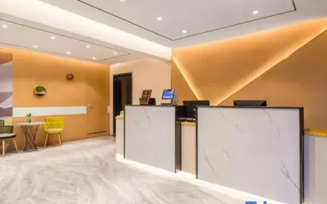 Rujia Ruibai Cloud Hotel (Tianjin Eye Bening Park Subway Station)