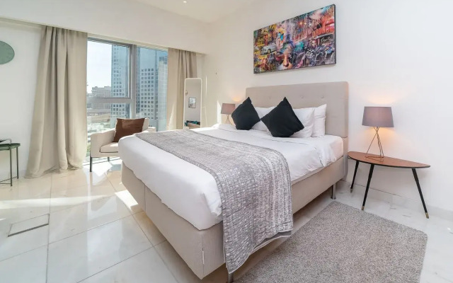 Bright and spacious Studio in DIFC