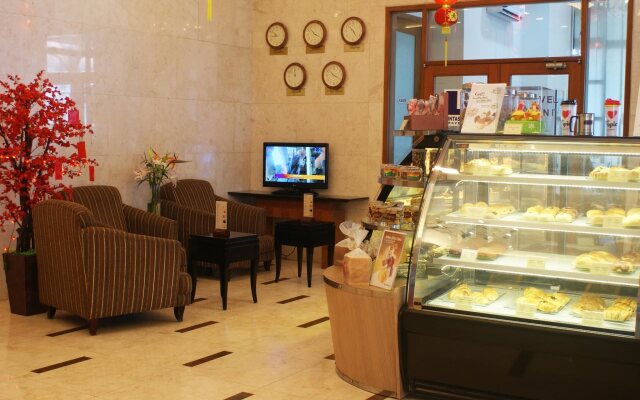 Grand Tropic Suites Hotel