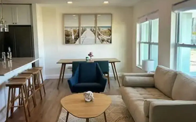 NEW Stunning Home-close to Beaches-pet Friendly