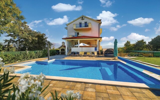 Amazing Home in Trilj with Hot Tub, WiFi & 4 Bedrooms