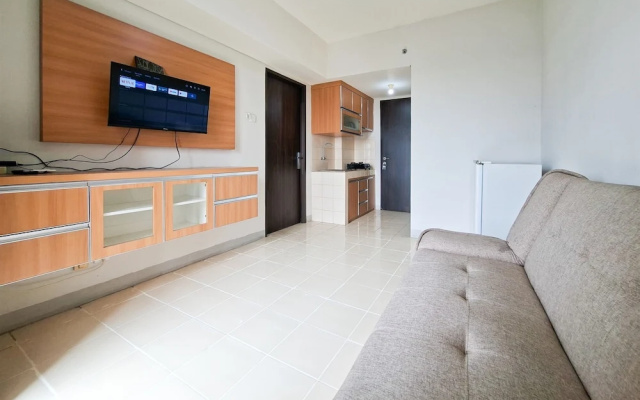 Spacious And Warm Combined Studio Room At Apartment Serpong Greenview – Guest Rooms – Tangerang