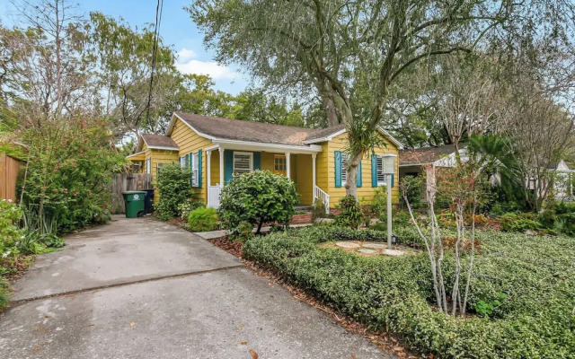 Pool House Oasis - Home for 6