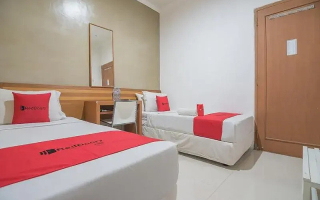 RedDoorz near Politeknik Ilmu Pelayaran 2