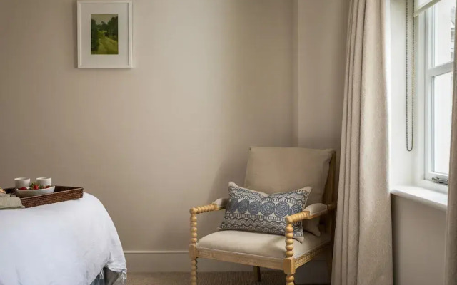 Charming Mews House in Historic Winchester