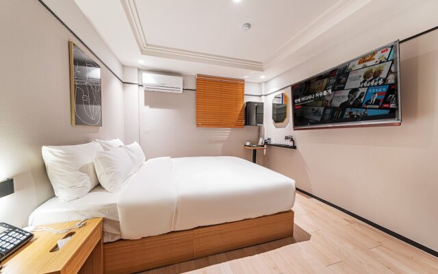 Number 25 Suwon Kyonggi