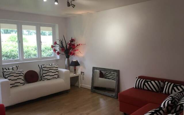 2 Bed Flat, Dedicated Workspace, Parking, 4KTV