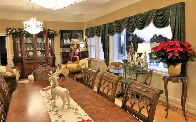 Bay Hill Mansion B and B