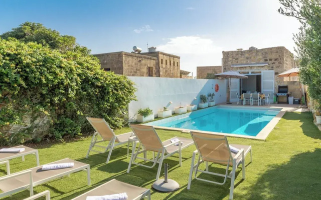 Ta'patee Pool Farmhouse in Gozo