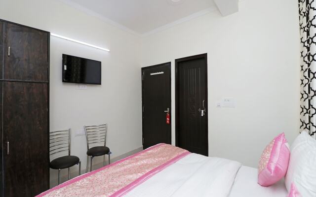 OYO 12738 Hotel Diamond