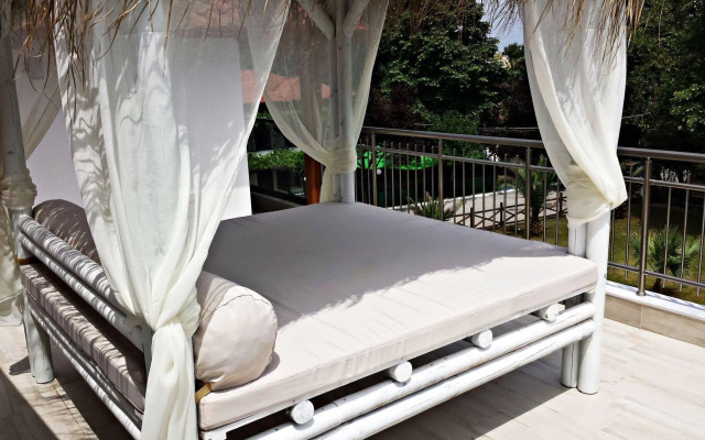 Studios & Apartments Efrosini