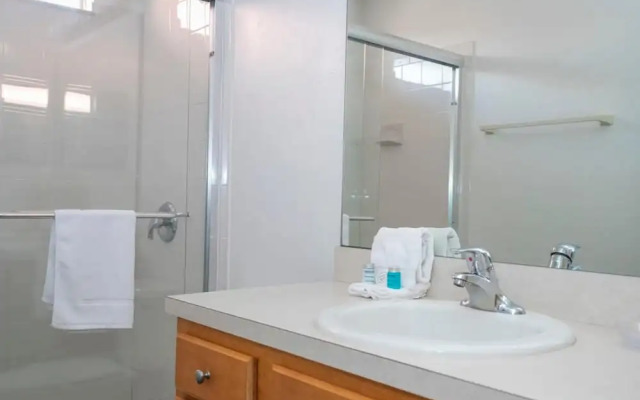 133 Beautiful 5BD Home With Lake View