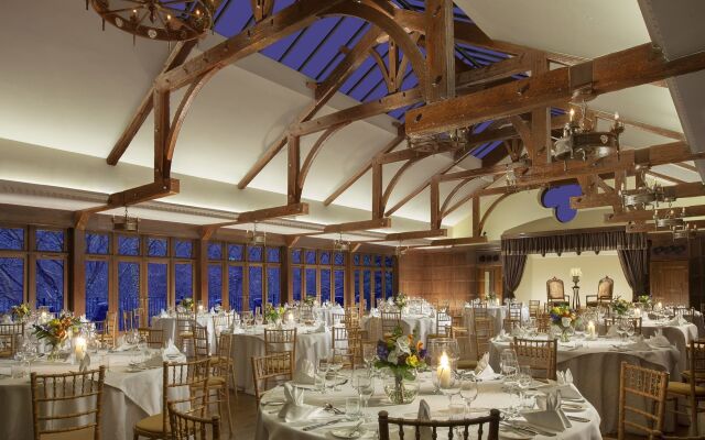 Crossbasket Castle Hotel & Restaurant