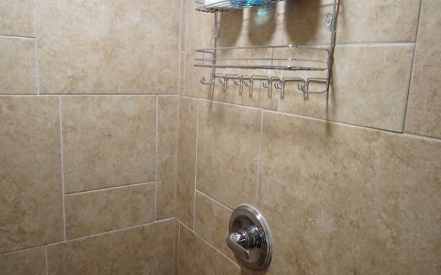 Charming Bungalow Next to UNC - Free Cruiser Bikes!